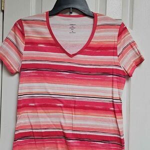 Croft & Barrow womens Medium vneck coral striped short sleeve tshirt like new